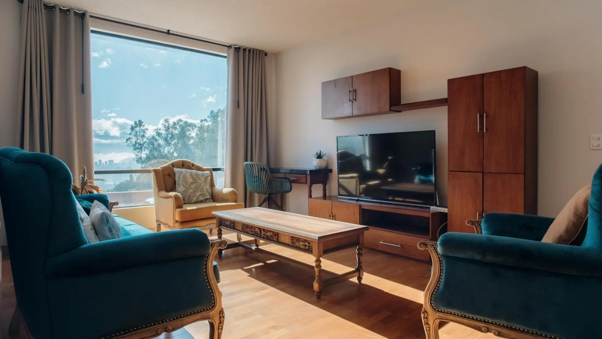 Spacious And Bright Depark In Quito location